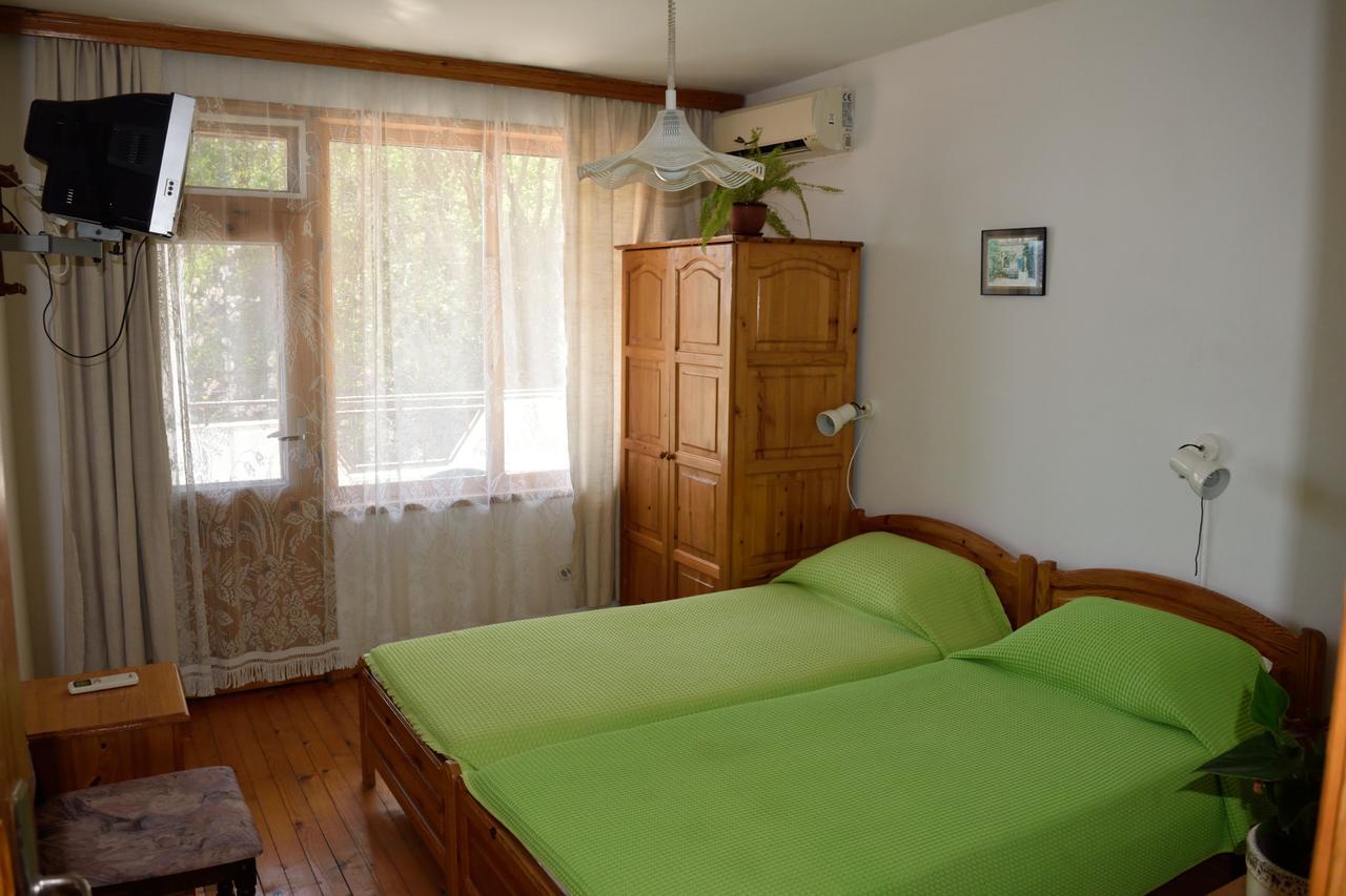 Guest House Villa Katty بالشيك المظهر الخارجي الصورة