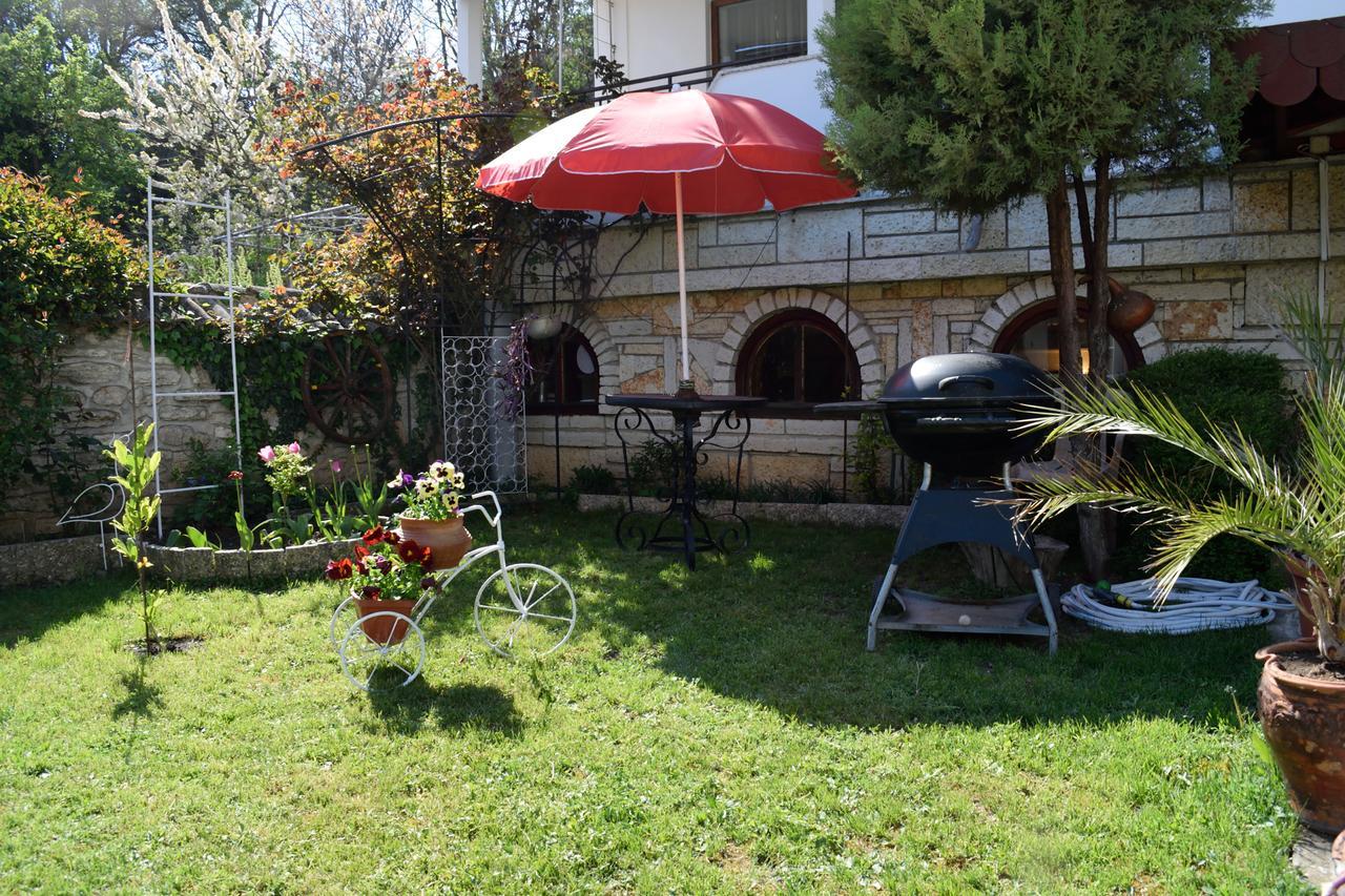 Guest House Villa Katty بالشيك المظهر الخارجي الصورة